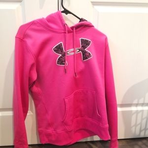 Under armor sweat shirt. Idk size fits like a medium or large. Bright pink